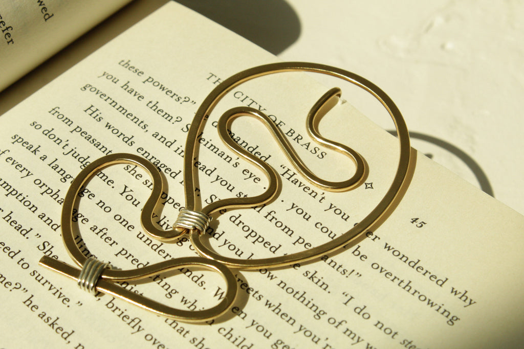 Held between Pages.